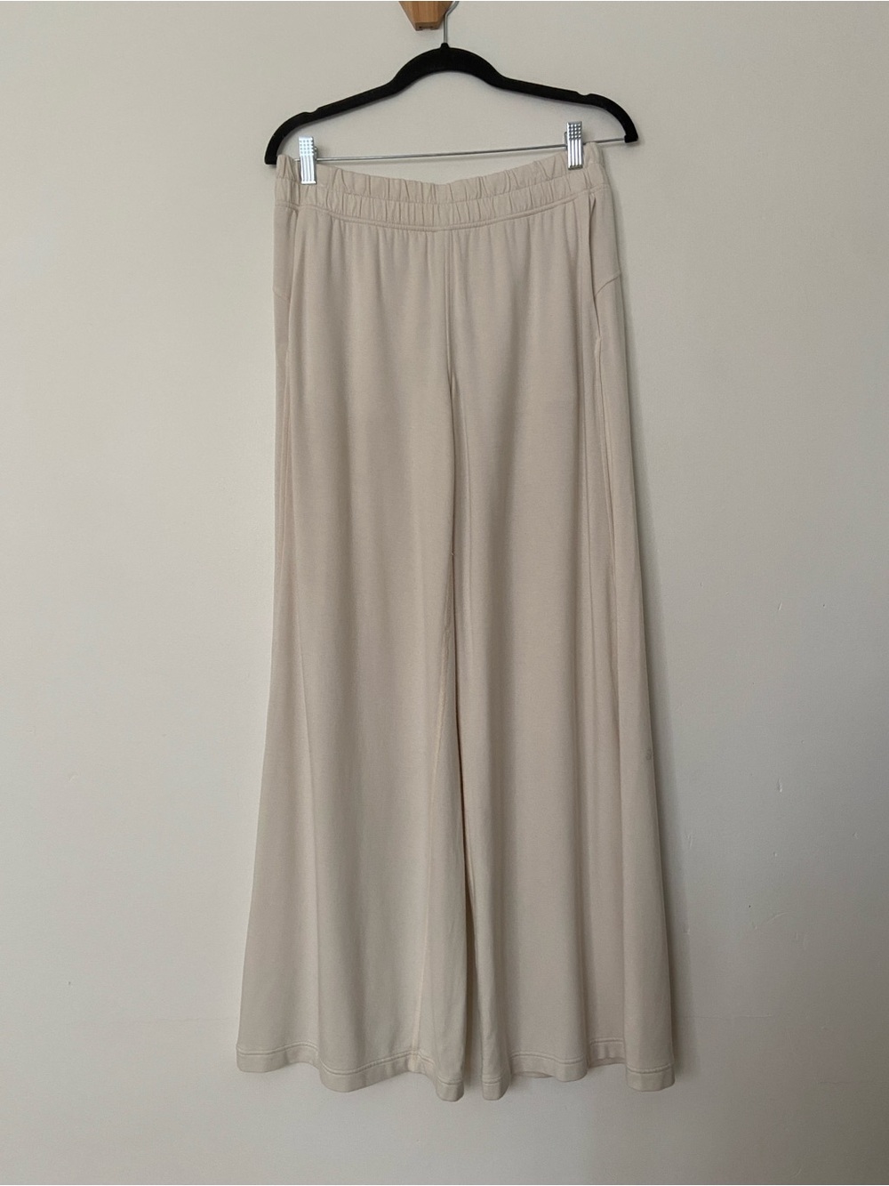 Lululemon BeCalm Mid Rise Wide Leg Pant Light Ivory size Medium - Picture 3 of 10